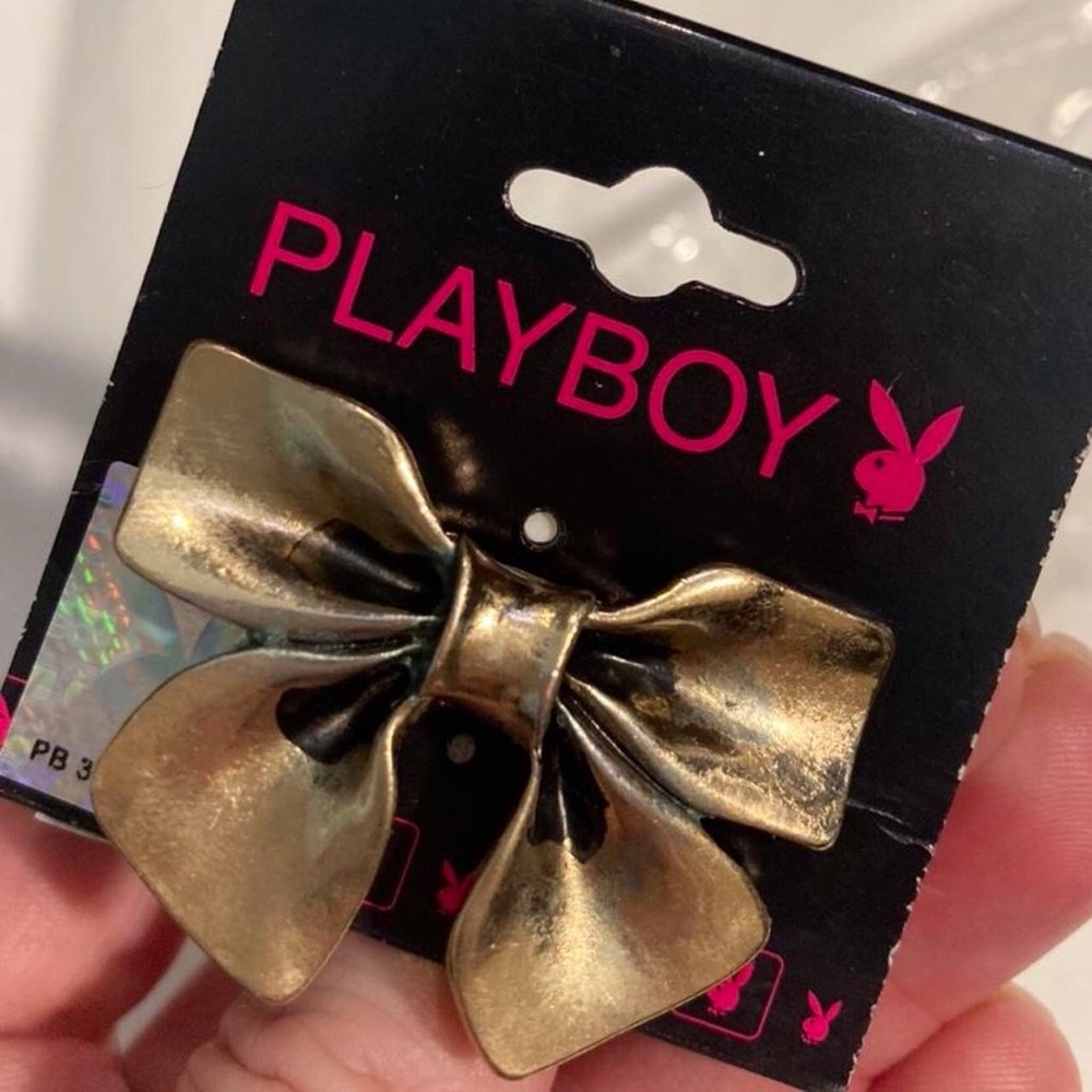 VINTAGE Y2K Gold Playboy BowTie Ring. Size 7